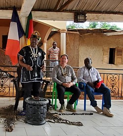 Sa Majesté ÉBODÉ TASSI, Chef du village d'Ayos Okola